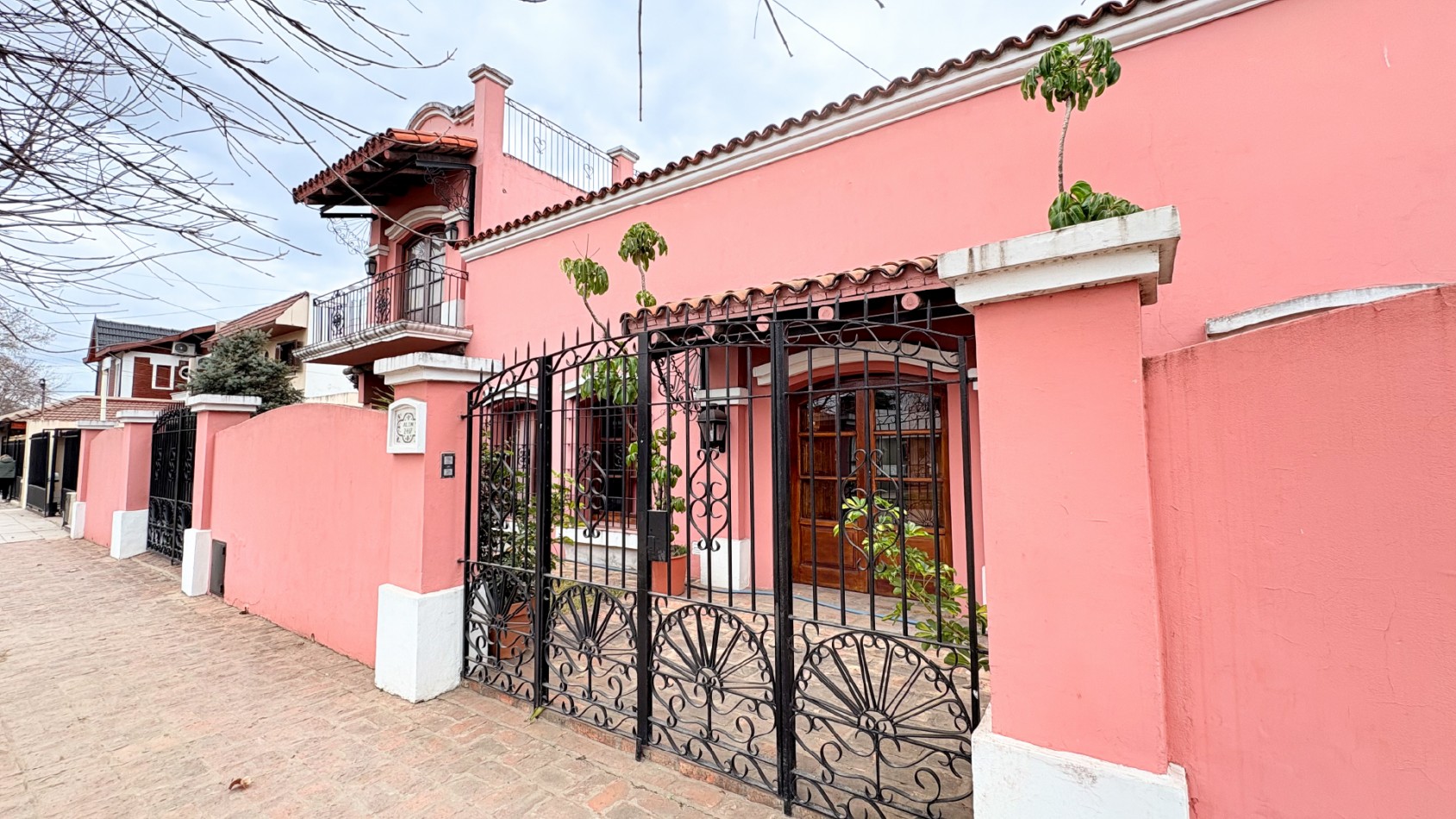 Casa en Gran Terreno con Pileta y Ampliacion a Terminar