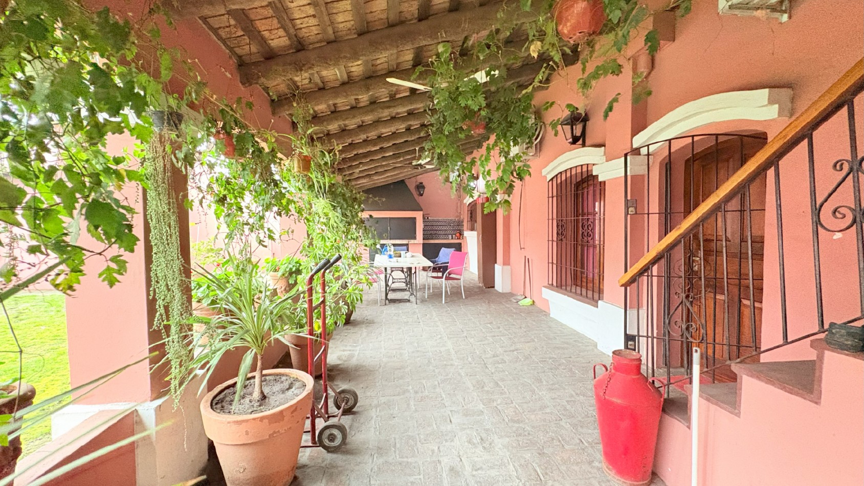 Casa en Gran Terreno con Pileta y Ampliacion a Terminar