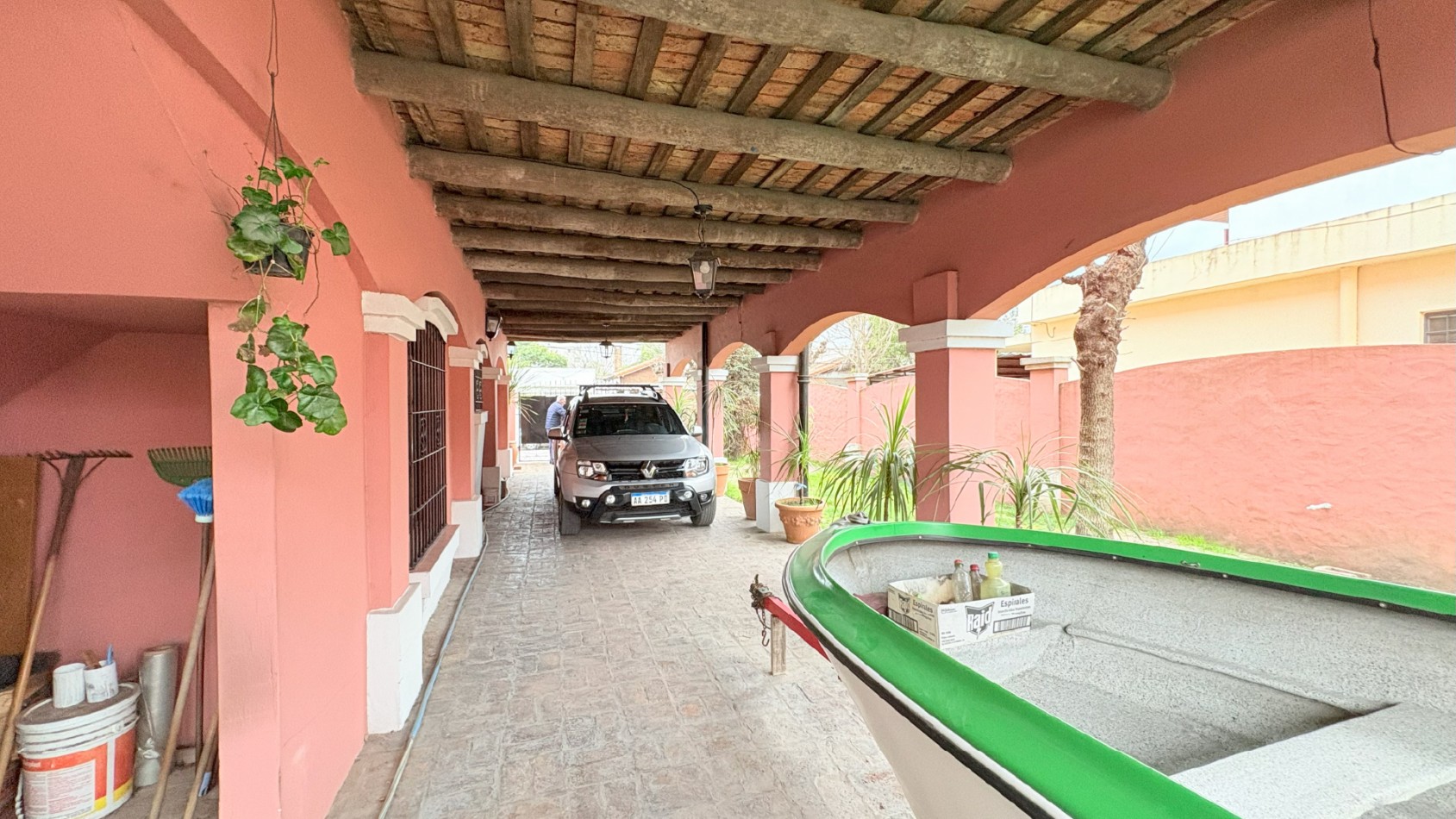Casa en Gran Terreno con Pileta y Ampliacion a Terminar