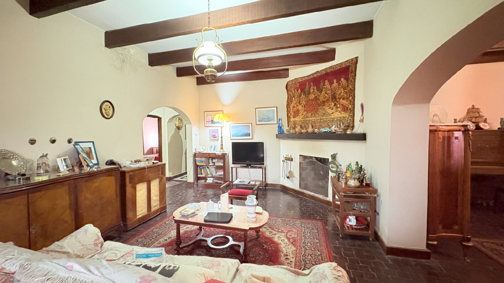 Casa en Gran Terreno con Pileta y Ampliacion a Terminar