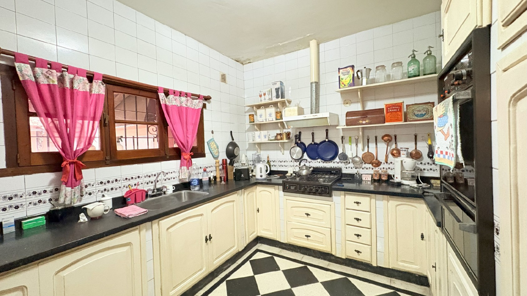 Casa en Gran Terreno con Pileta y Ampliacion a Terminar