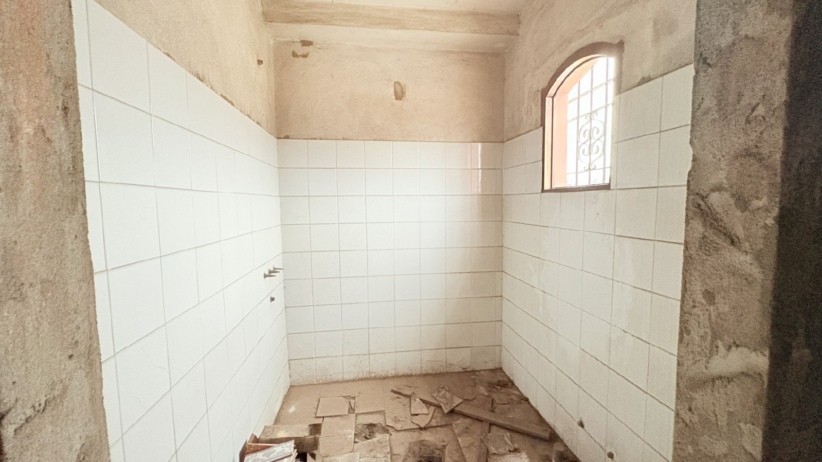 Casa en Gran Terreno con Pileta y Ampliacion a Terminar