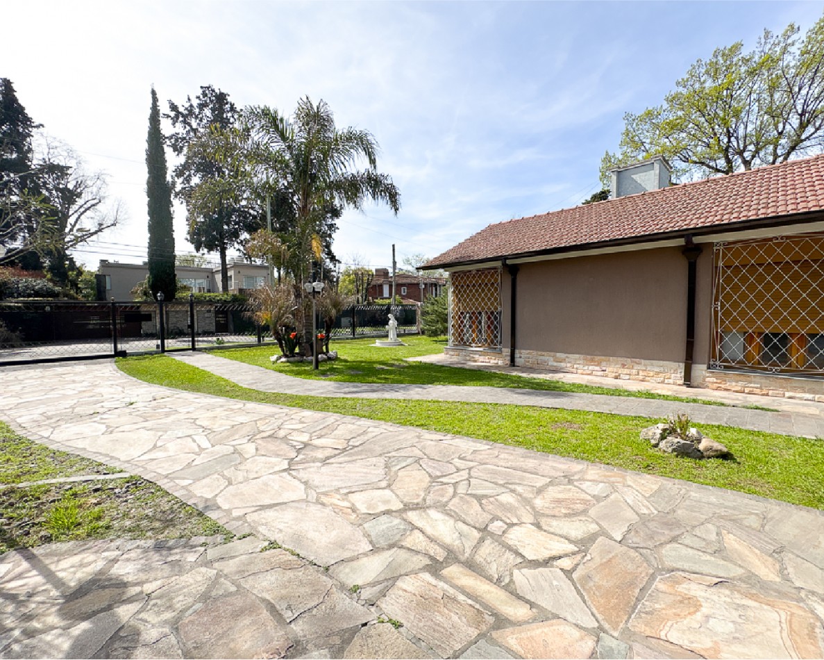 Hermosa Casa con 2 Quinchos y Casa de Huespedes en El Cortijo