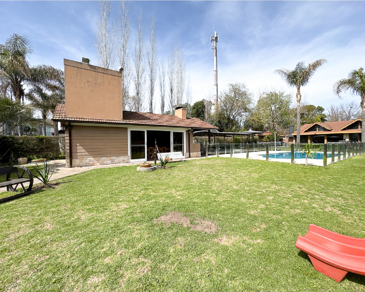 Hermosa Casa con 2 Quinchos y Casa de Huespedes en El Cortijo