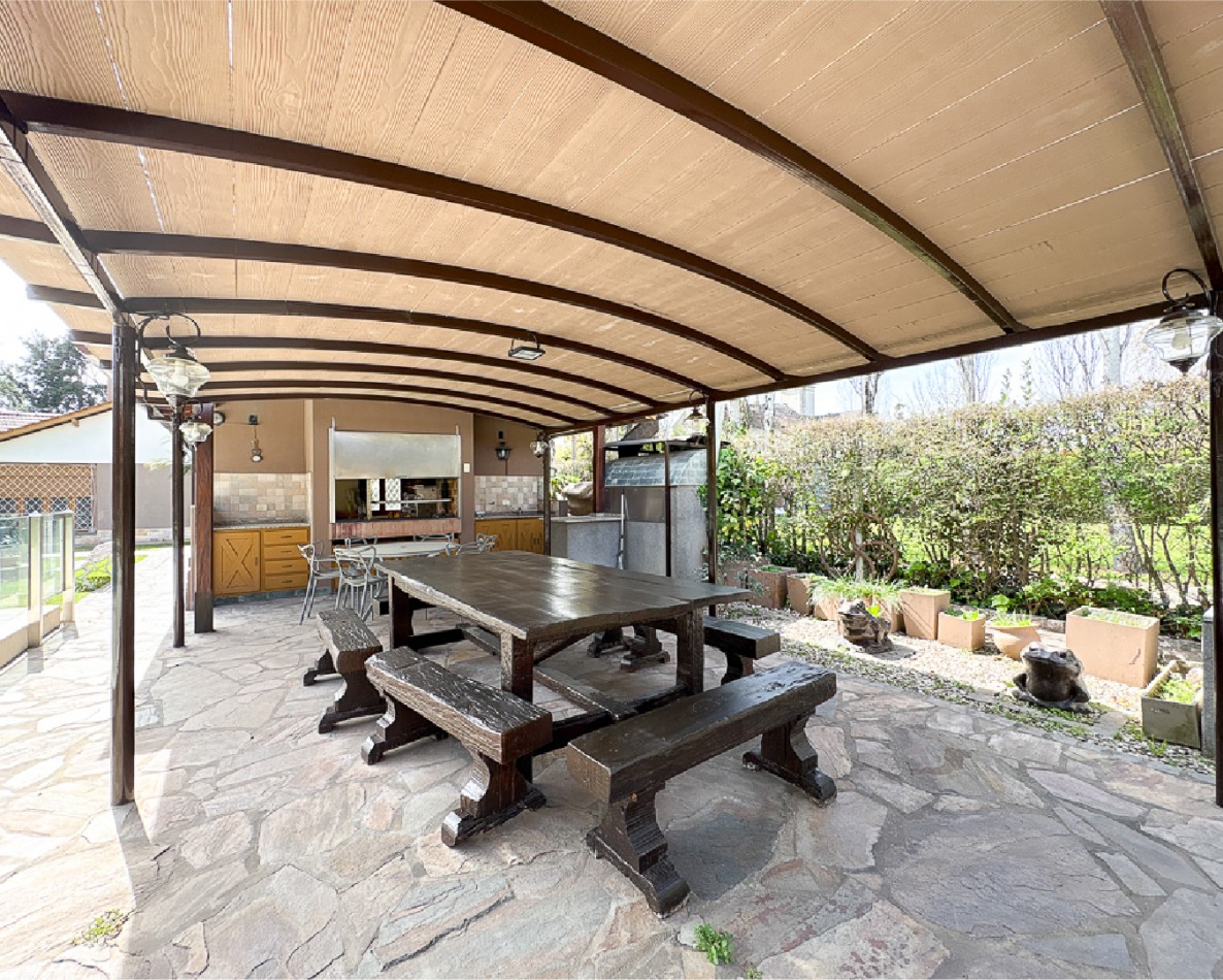 Hermosa Casa con 2 Quinchos y Casa de Huespedes en El Cortijo