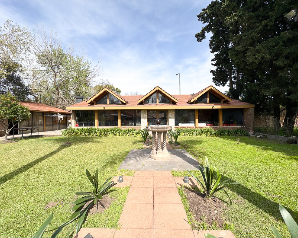 Hermosa Casa con 2 Quinchos y Casa de Huespedes en El Cortijo