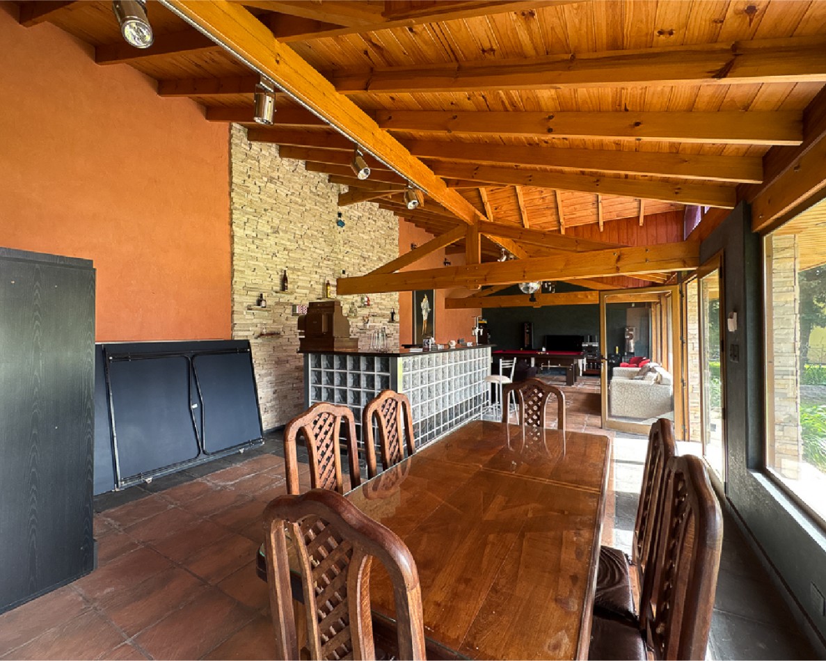 Hermosa Casa con 2 Quinchos y Casa de Huespedes en El Cortijo
