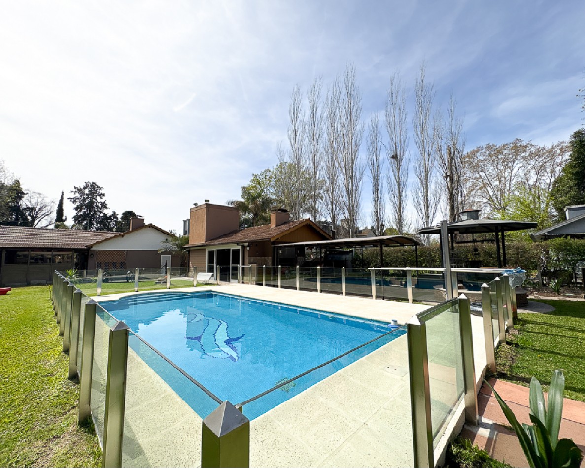 Hermosa Casa con 2 Quinchos y Casa de Huespedes en El Cortijo