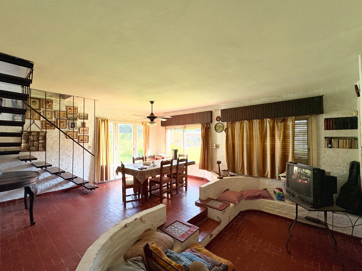 Casa 6 Ambientes con Parque, Pileta y Quincho Sobre Lote de 1.517 m² - Muñiz