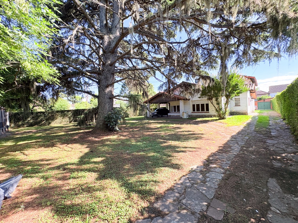 Casa 6 Ambientes con Parque, Pileta y Quincho Sobre Lote de 1.517 m² - Muñiz