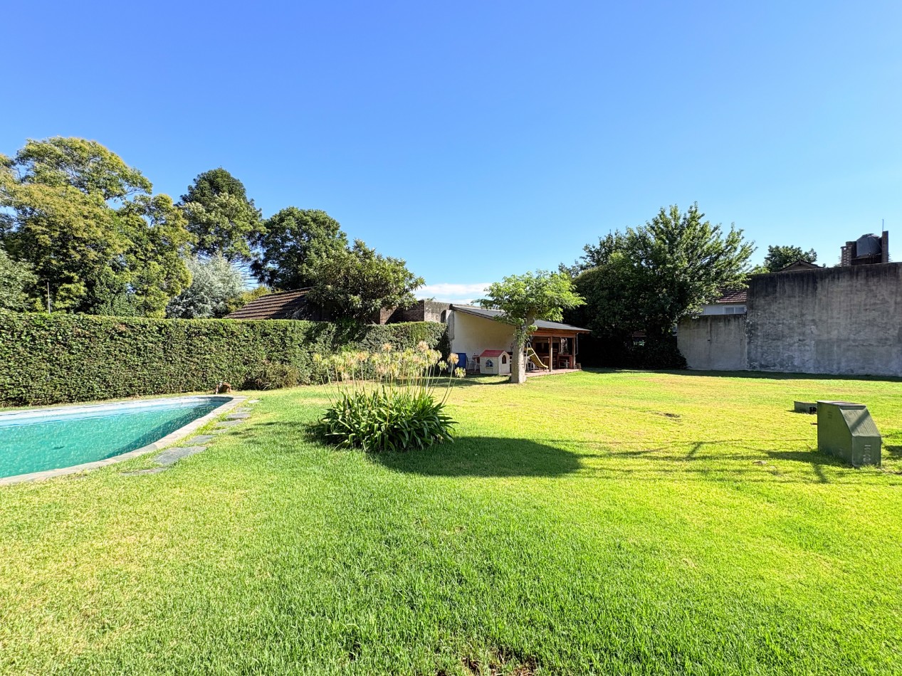 Casa 6 Ambientes con Parque, Pileta y Quincho Sobre Lote de 1.517 m² - Muñiz