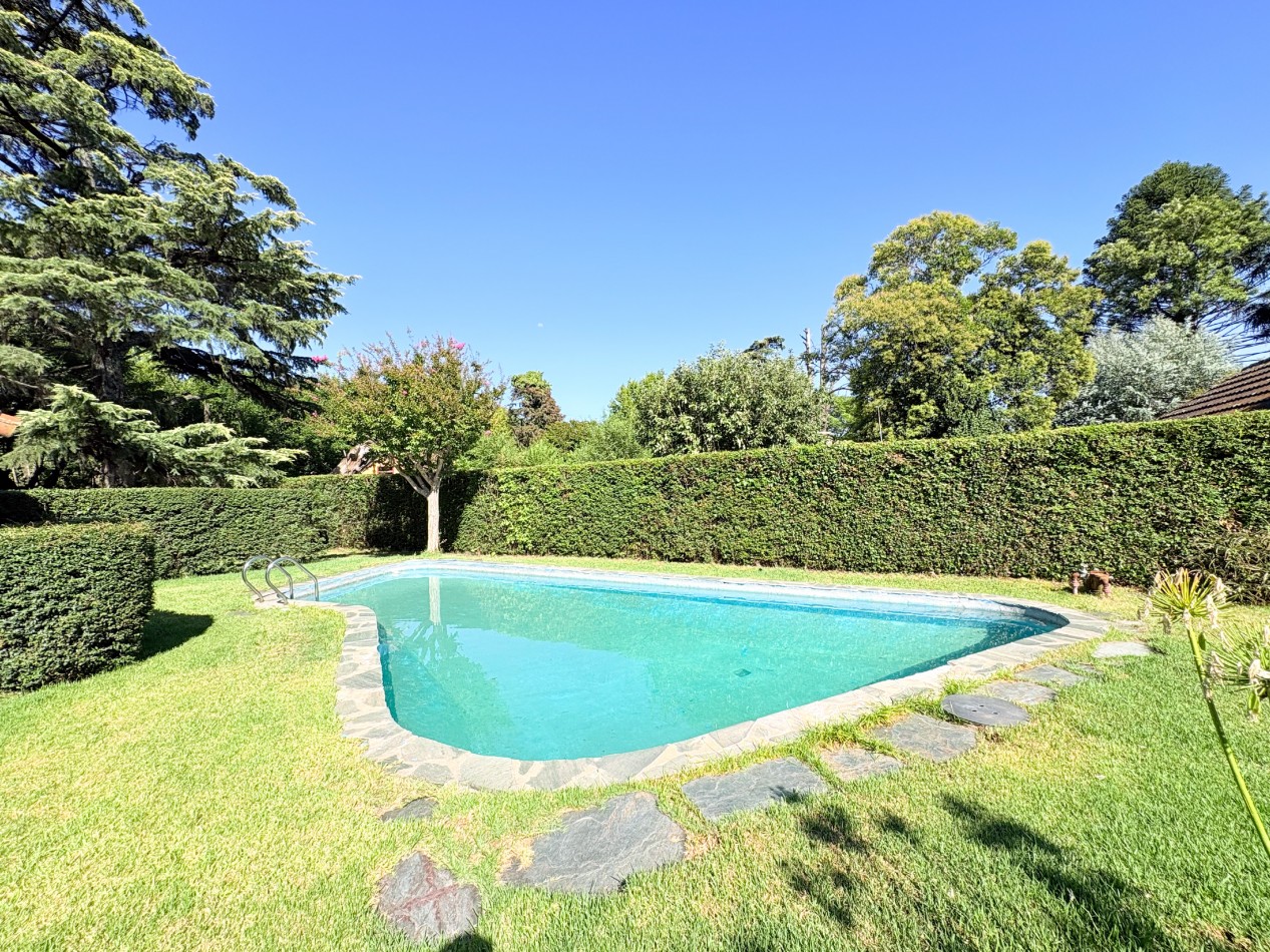 Casa 6 Ambientes con Parque, Pileta y Quincho Sobre Lote de 1.517 m² - Muñiz