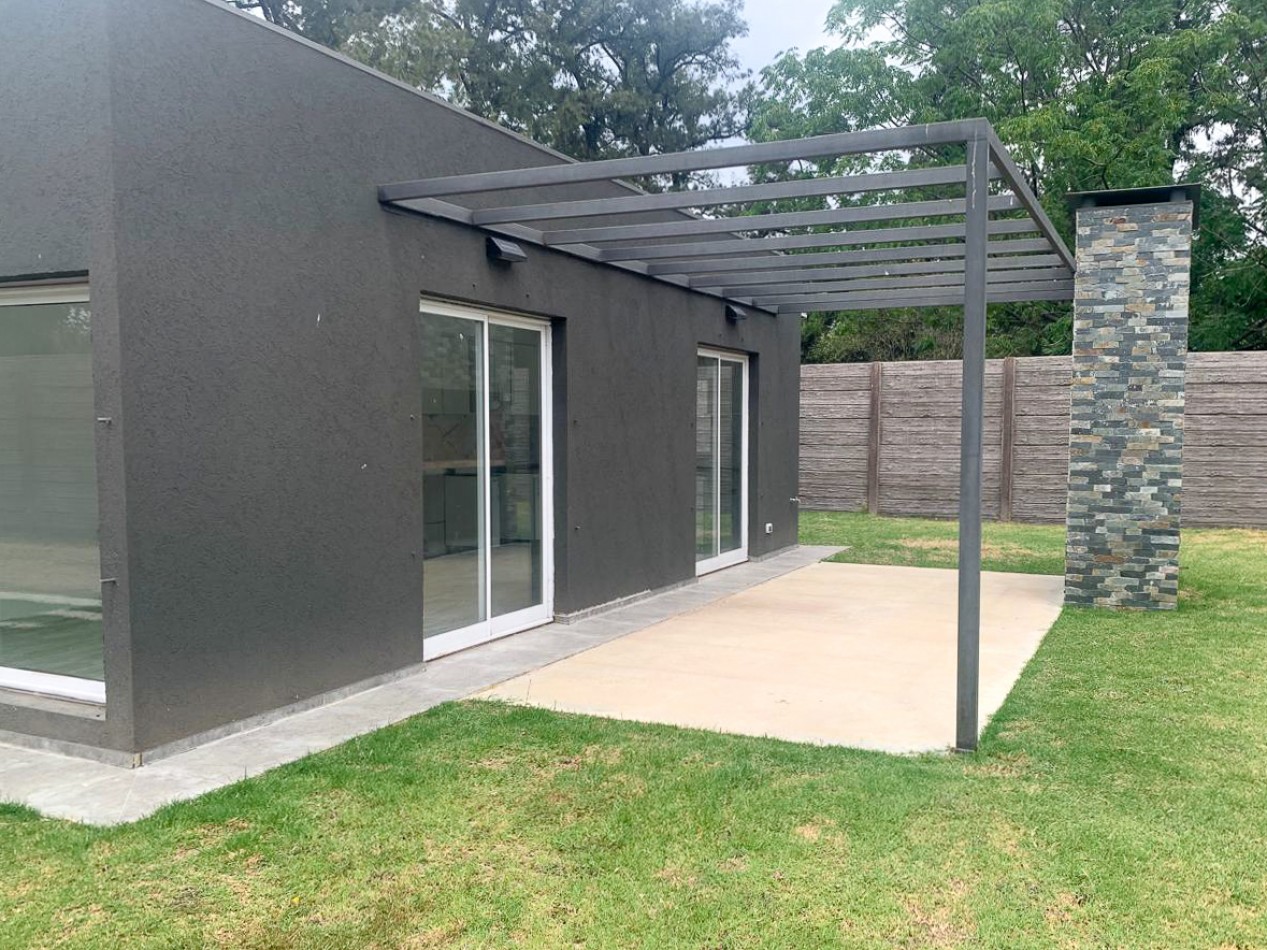 Hermosa Casa en Venta - Tortuguitas - Barrio de Casas