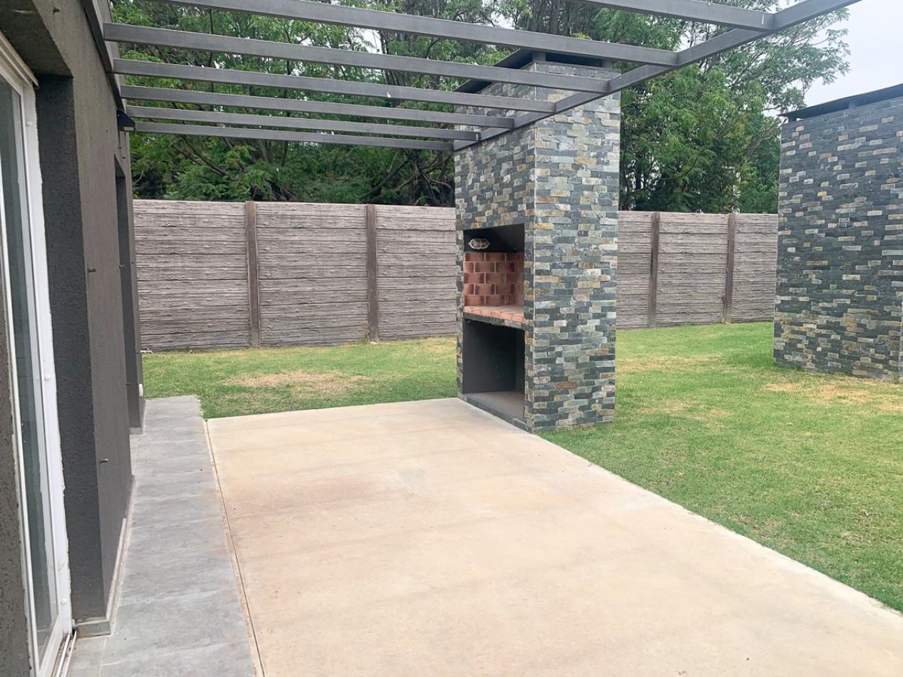 Hermosa Casa en Venta - Tortuguitas - Barrio de Casas