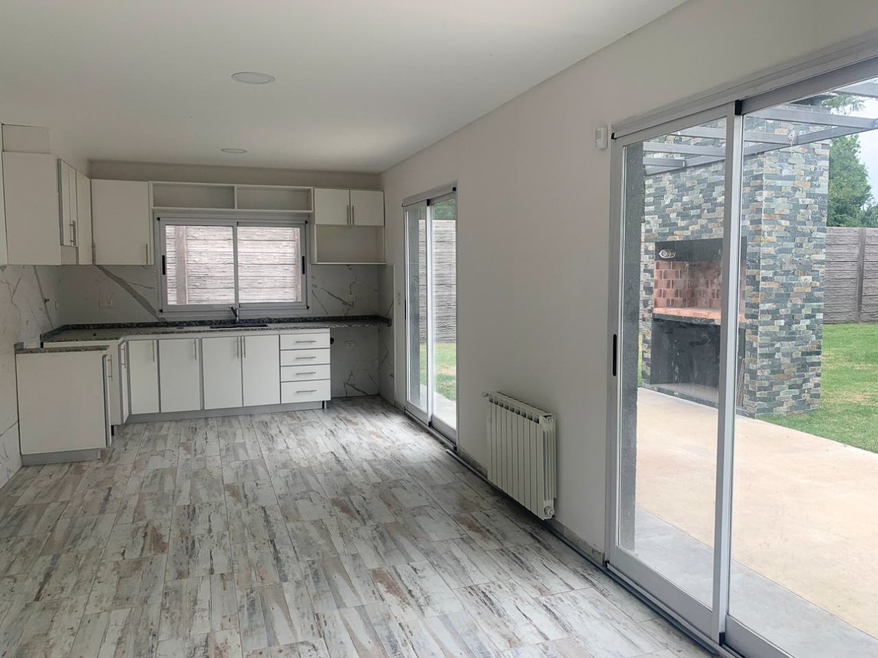 Hermosa Casa en Venta - Tortuguitas - Barrio de Casas