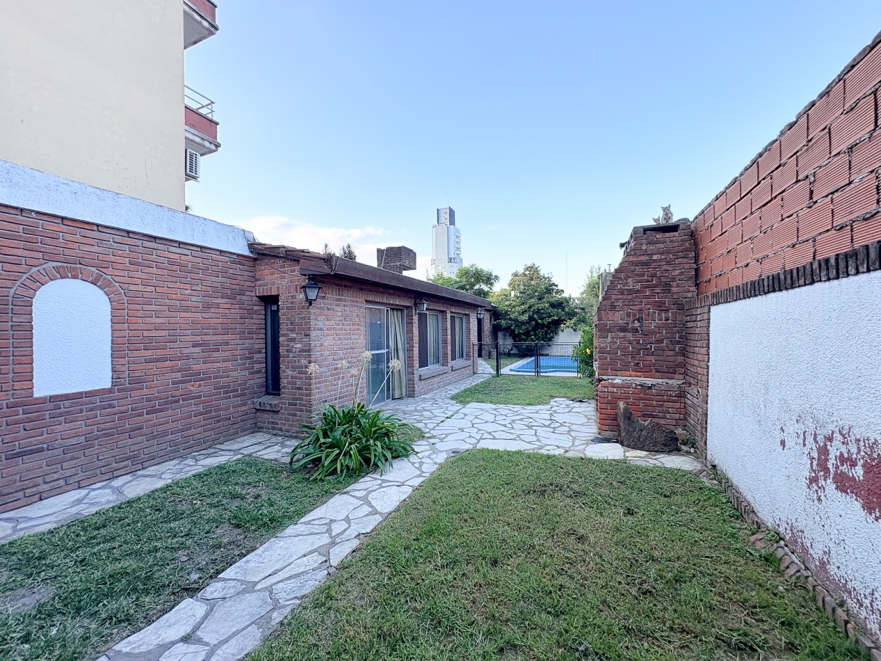 Casa con quincho y pileta en Venta en San Miguel
