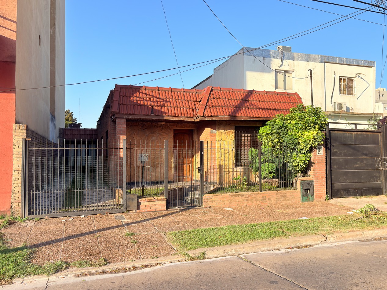 Casa con quincho y pileta en Venta en San Miguel