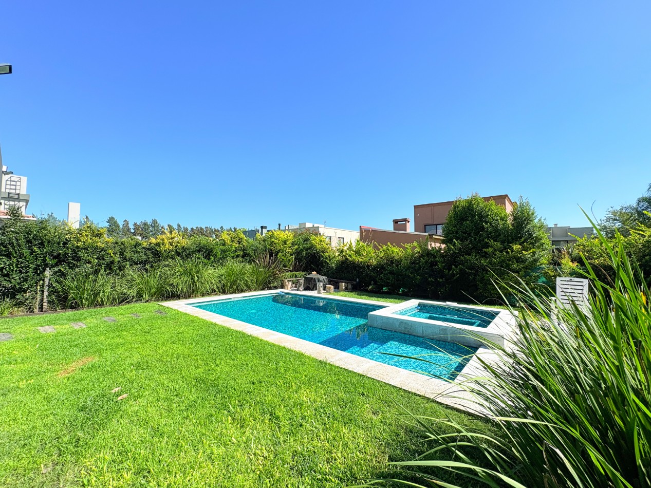 Hermosa Casa en Barrio Cerrado Bella Vista Chico