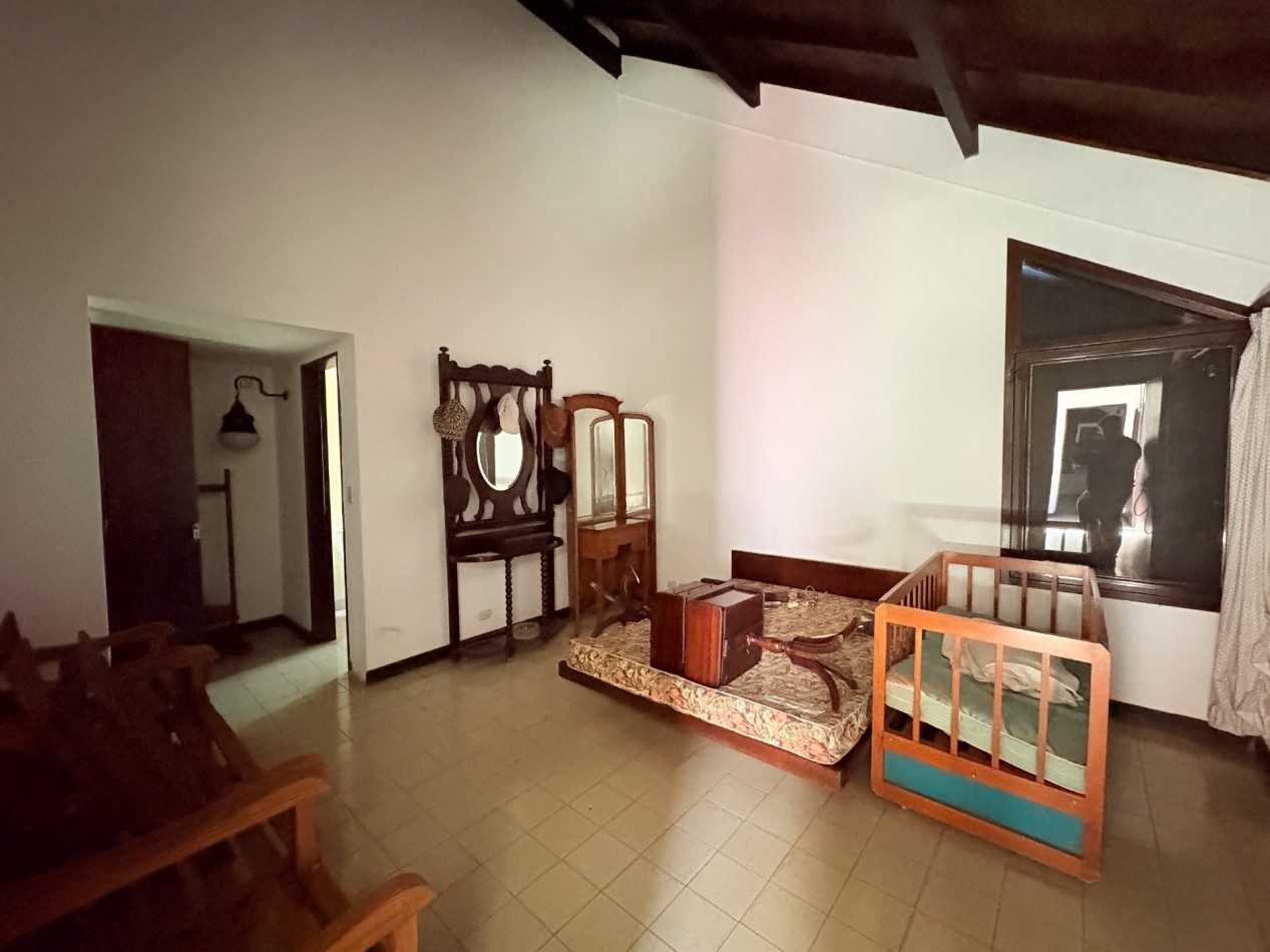 Casa Quinta de Categoria en Barrio Los Nogales - Malvinas Argentinas
