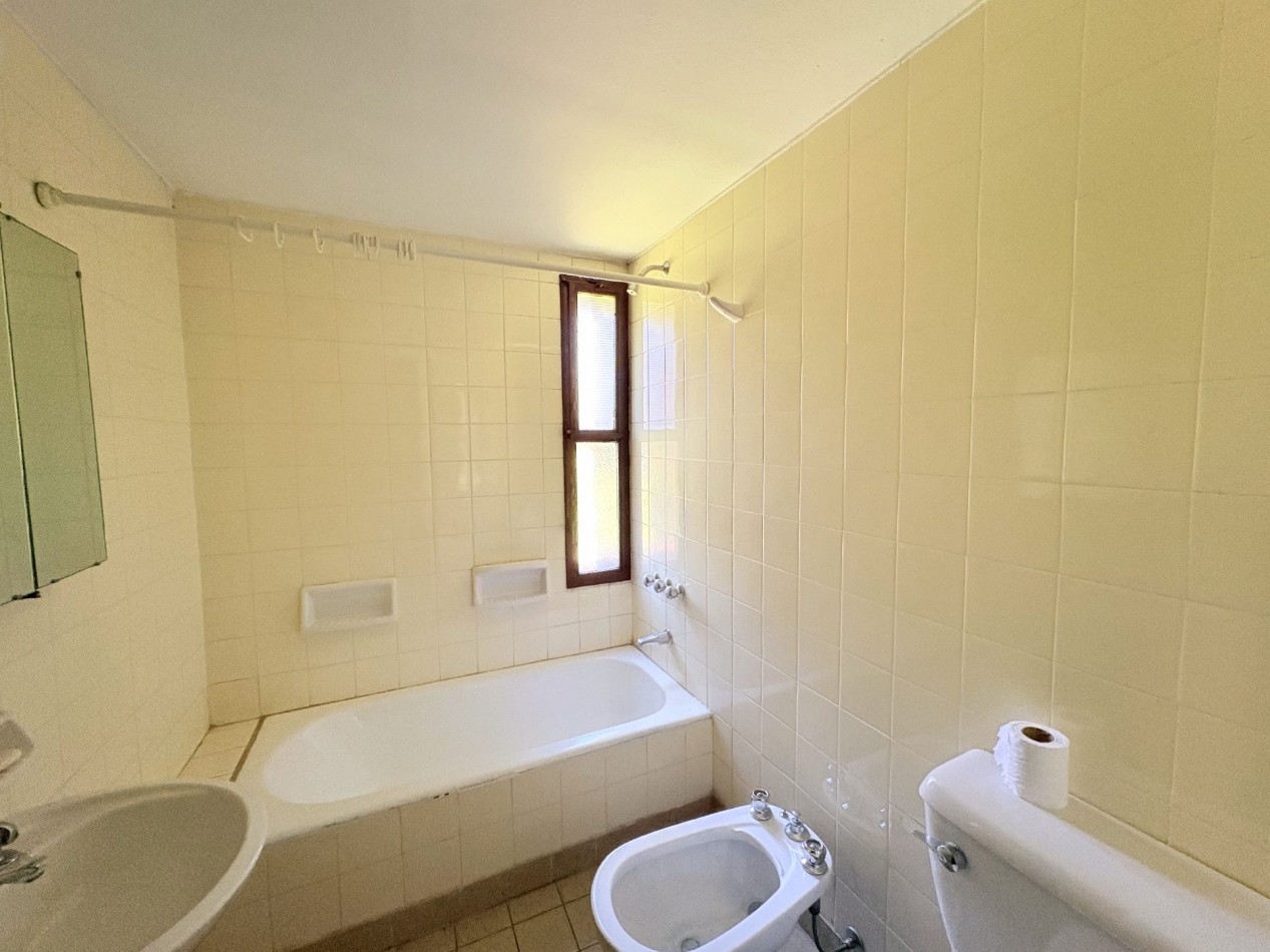 Casa Quinta de Categoria en Barrio Los Nogales - Malvinas Argentinas