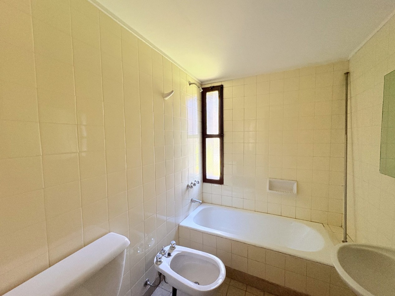 Casa Quinta de Categoria en Barrio Los Nogales - Malvinas Argentinas