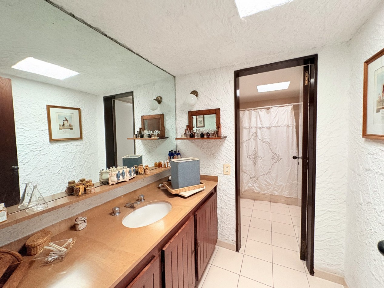 Casa Quinta de Categoria en Barrio Los Nogales - Malvinas Argentinas