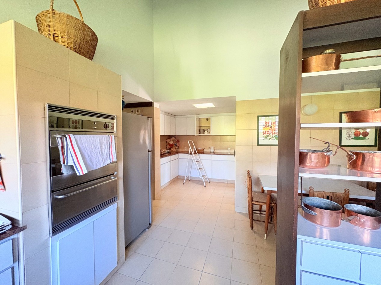 Casa Quinta de Categoria en Barrio Los Nogales - Malvinas Argentinas