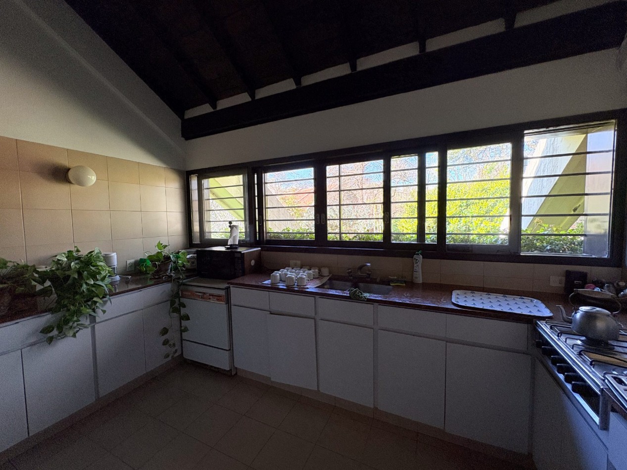 Casa Quinta de Categoria en Barrio Los Nogales - Malvinas Argentinas