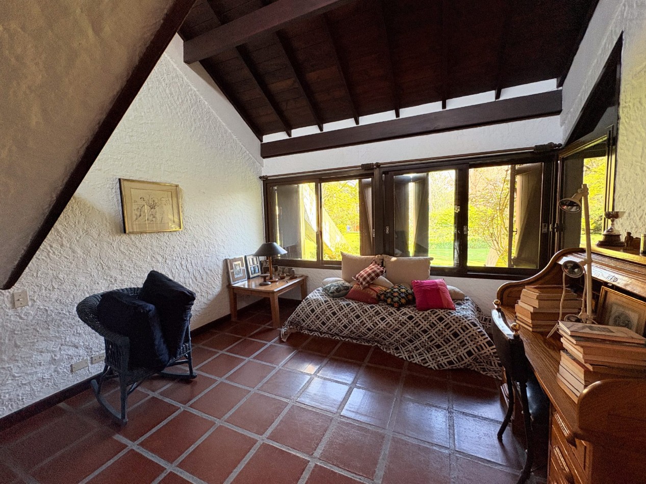 Casa Quinta de Categoria en Barrio Los Nogales - Malvinas Argentinas