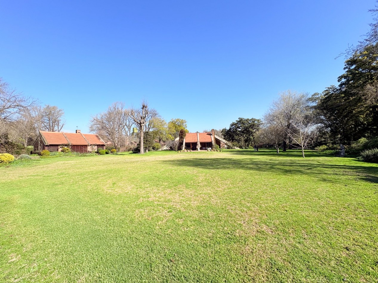 Casa Quinta de Categoria en Barrio Los Nogales - Malvinas Argentinas