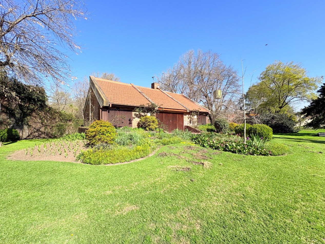 Casa Quinta de Categoria en Barrio Los Nogales - Malvinas Argentinas
